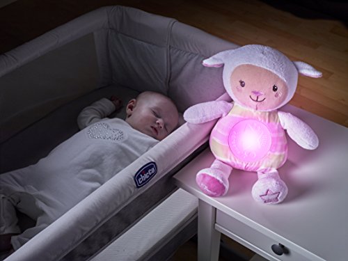 Chicco - Ovejita Dulces Nanas, suave peluche con proyector y sensor de sonido, color rosa