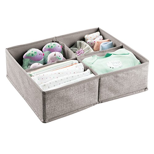 mDesign Organizador para bebés – Gran caja organizadora con cuatro compartimentos, ideal para pañales, toallitas, etc. – Organizador de juguetes y artículos de bebés – Color: gris