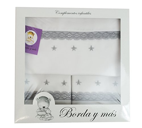 Sabanas 100% Algodón CUNA 60X120 BORDADAS CON EL NOMBRE DEL BEBÉ, con detalle de estrellas bordadas y bolillo gris - Juego de 3 piezas (bajera+encimera+funda almohada) Fabricadas en España