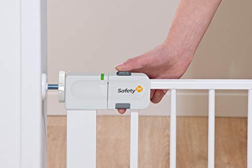 Safety 1st Auto Close Barrera seguridad niños, Barrera escalera bebé y perros, cierre automatico ultra seguro, 80 cm hasta 136 cm con extensiones, color blanco