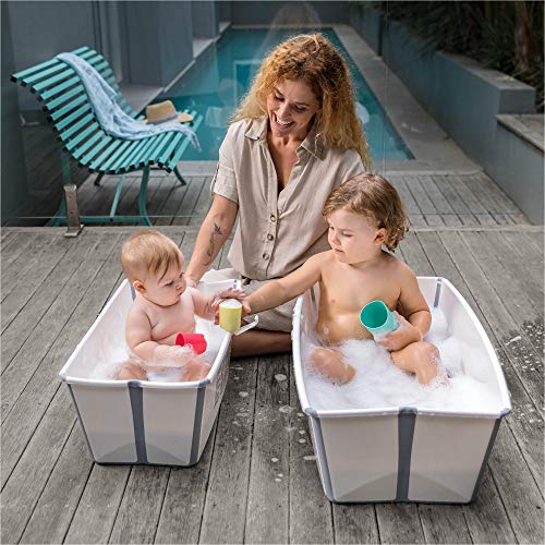 STOKKE® Flexi Bath® Extragrande - Bañera de bebé plegable para ducha │ Piscina portátil antideslizante para niños hasta los 6 años - Color: XL Transparent Blue