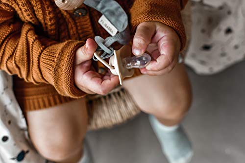 Filibabba® Cadena para chupete de algodón orgánico y madera, clips de metal sin níquel, anillo de silicona para fijar, diseño danés blanco Color blanco natural.