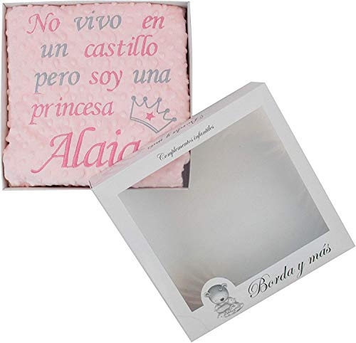 Manta bebé con frase bordada y personalizada con nombre, para carrito y/o minicuna. Varios colores disponibles (Rosa)