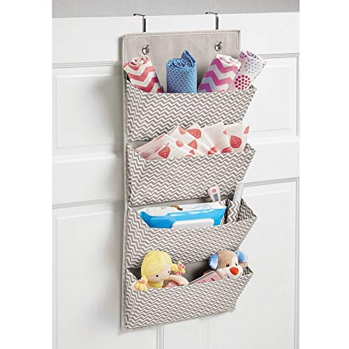 mDesign estanteria colgante para organizar la ropa de bebe - Organizador de ropa color gris oscuro/natural para colgar en su armario - Con 4 compartimentos