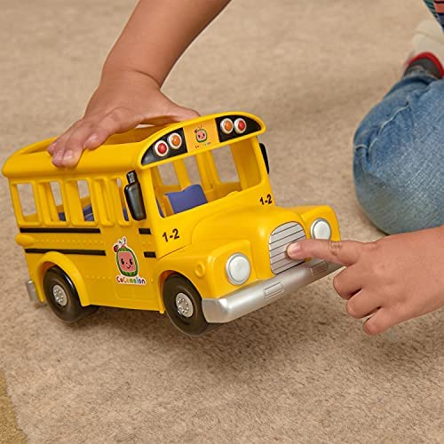 Cocomelon: Autobús Musical del Cole CoComelon con Figura de JJ (Bandai WT80113)