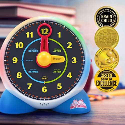 BEST LEARNING Reloj de Aprendizaje - Charla educativa aprende a Decir la Hora Juguete de luz con cuestionario y Modo de Dormir música de Cuna para niños pequeños (Versión en inglés)