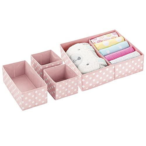 mDesign Juego de 4 cajas organizadoras para armarios – Ideales organizadores para cajones con varios apartados para habitación infantil – Versátiles cestas de tela en 3 tamaños – rosa y blanco