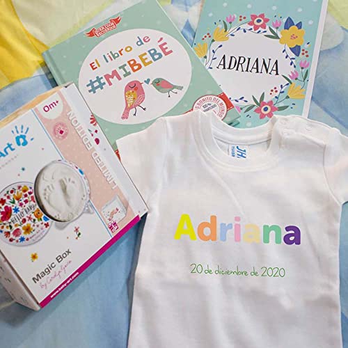 Regalo para bebé. Canastilla personalizada con body, El libro de mi bebé, cubiertos infantiles y tarjeta en caja de madera