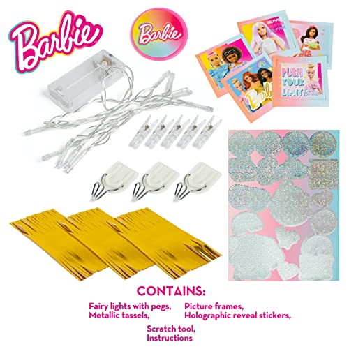 Barbie Juego de luces de festival – Barbie Color Reveal Night Light Set contiene luces de hadas con clavijas para imágenes, pegatinas y borlas – Accesorios Barbie para niñas 3+