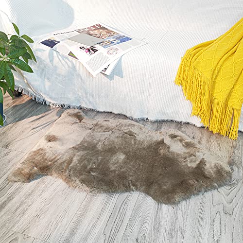 DERWENT Alfombra de piel de cordero para niños, de auténtica piel de oveja natural de Zelanda para dormitorio, piel de oveja médica hipoalergénica, 2 x 3 pies (hongo, 2 x 3 ft)