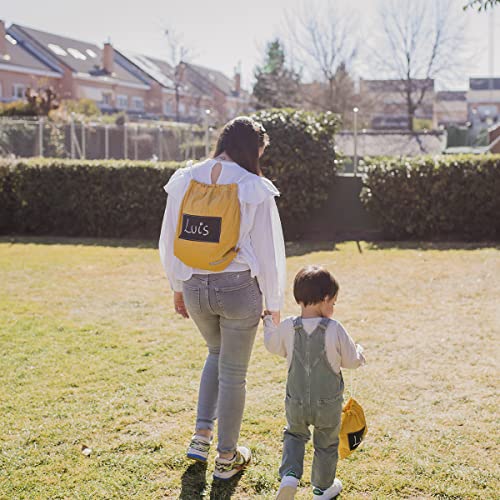 MIMUSELINA Mochilas guardería. Bolsa tela con cuerdas para guarde. Pack bolsa grande y bolsa pequeña guardamuda anti-calado. Mochila infantil pintar Nombre con rotulador Tiza (Mustard)