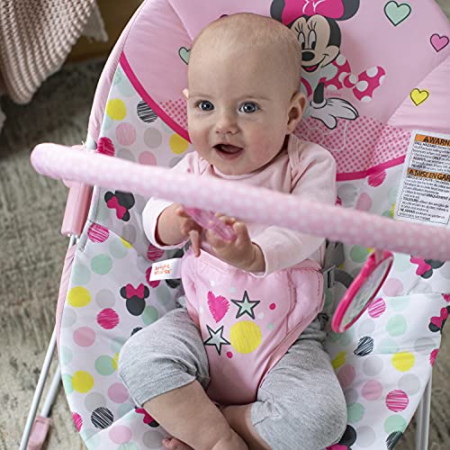 Bright Starts, Disney Baby, Hamaca mecedora Minnie Mouse Spotty Dotty para Bebé, Silla con vibraciones relajantes y arco de juego extraíble, funda del asiento lavable, color Rosa, 0+ meses