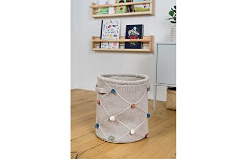 Cesta para juguetes de Kindsgut con pompones en algodón certificado, ideal para guardar juguetes y peluches en la habitación de los niños, cesto de lavandería para poner orden, color taupe