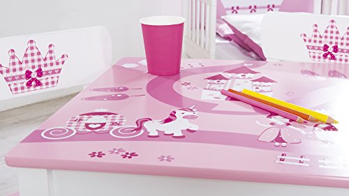 Conjunto de asientos roba 'Corona', Conjunto de muebles infantiles compuesto por dos sillas y una mesa de juegos, decoraciones con Princesas, Palacios y otros complementos en rosa.