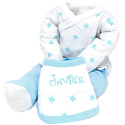 Set primera puesta de recién nacido Estrellas de 5 piezas – Pijama de 2 piezas Estampado de estrellas, Gorrito y Babero Personalizados con el nombre del bebé y Manoplas para recién nacido. (Celeste)