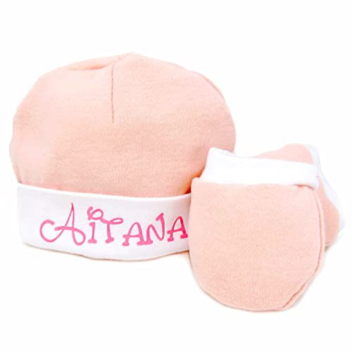 Set primera puesta de recién nacido Estrellas de 5 piezas – Pijama de 2 piezas Estampado de estrellas, Gorrito y Babero Personalizados con el nombre del bebé y Manoplas para recién nacido. (Rosa)