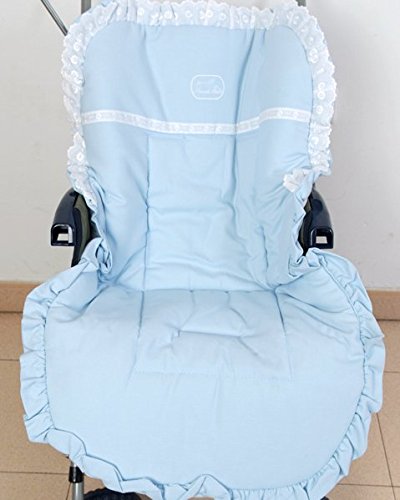 Colchoneta para silla de paseo universal puntilla celeste. Funda silla de coche. Mundi Bebé.