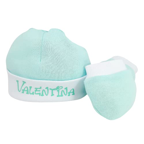 Set primera puesta de recién nacido Estrellas de 5 piezas – Pijama de 2 piezas Estampado de estrellas, Gorrito y Babero Personalizados con el nombre del bebé y Manoplas para recién nacido. (Verde)